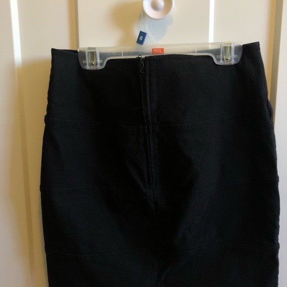 Skirt - Picture 2 of 3